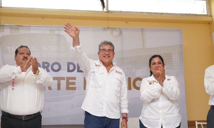 Pacta Armando Martínez compromisos con choferes de transporte público