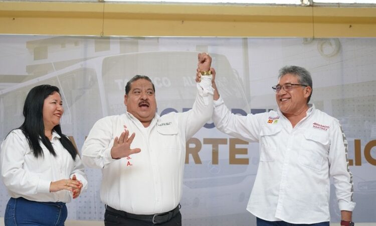 Pacta Armando Martínez compromisos con choferes de transporte público