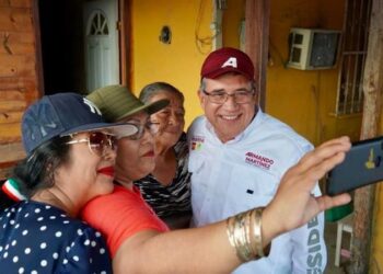 Panistas muestran apoyo a Armando Martínez