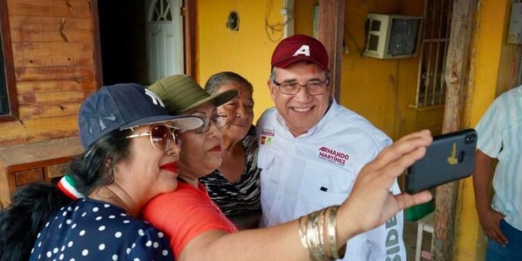 Panistas muestran apoyo a Armando Martínez
