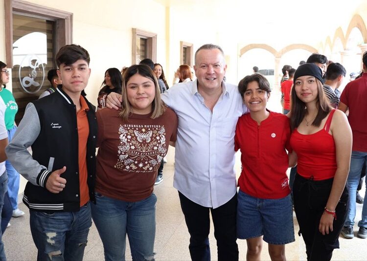 Promoverá Carlos Canturosas políticas para garantizar educación de niños y jóvenes neolaredenses