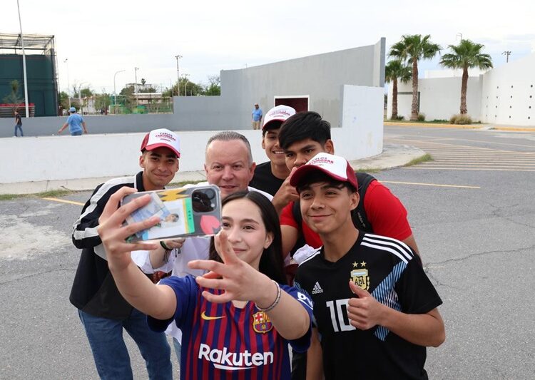 Promoverá Carlos Canturosas políticas para garantizar educación de niños y jóvenes neolaredenses