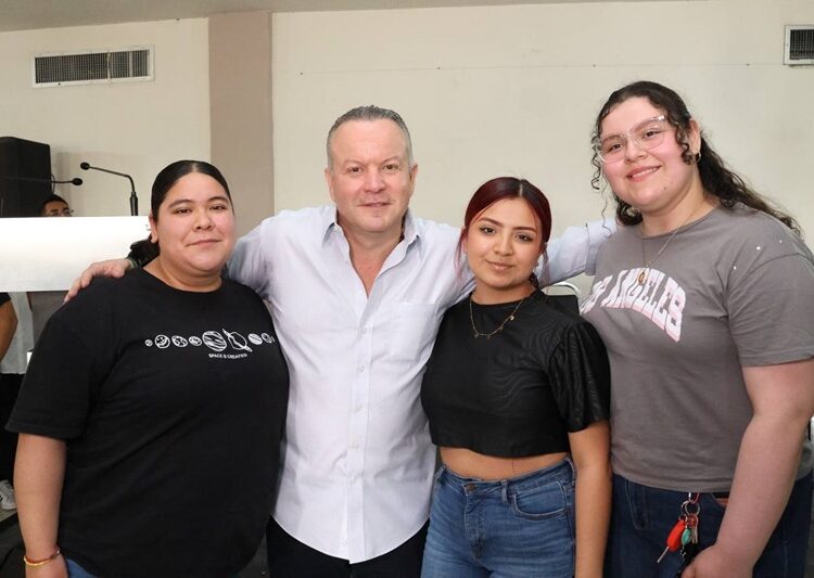 Promoverá Carlos Canturosas políticas para garantizar educación de niños y jóvenes neolaredenses