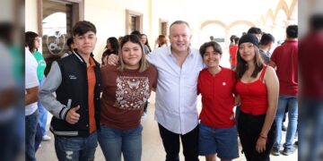 Promoverá Carlos Canturosas políticas para garantizar educación de niños y jóvenes neolaredenses