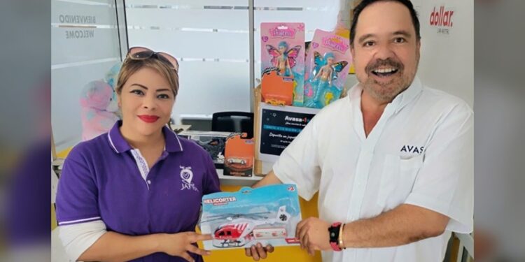 Realizan colecta de juguetes AVASA y Dr. Sonrisas para los niños de NLD