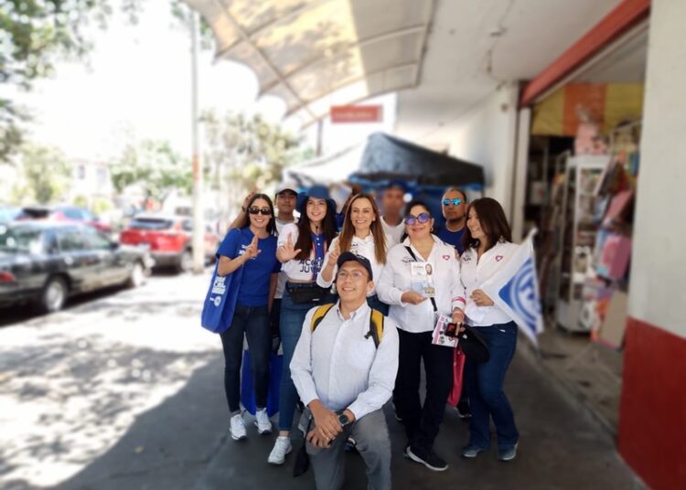 Reciben con gran alegría a la Candidata de la Coalición PRI-PAN-PRD Locatarios de Tianguis