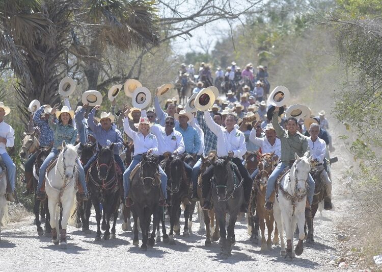 Regresan las cabalgatas; Geño reúne a más de 200 jinetes