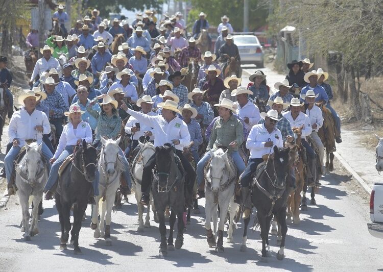 Regresan las cabalgatas; Geño reúne a más de 200 jinetes