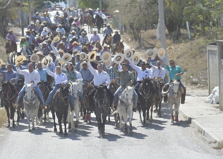Regresan las cabalgatas; Geño reúne a más de 200 jinetes