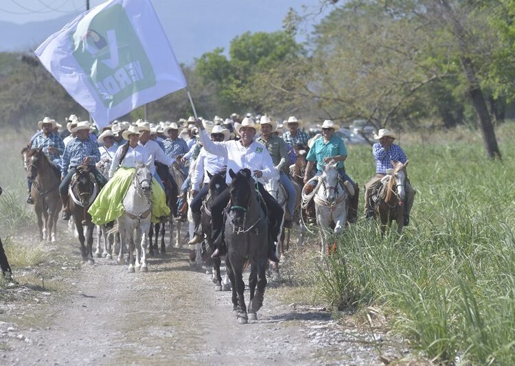 Regresan las cabalgatas; Geño reúne a más de 200 jinetes