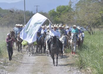 Regresan las cabalgatas; Geño reúne a más de 200 jinetes