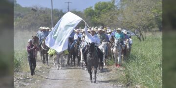 Regresan las cabalgatas; Geño reúne a más de 200 jinetes