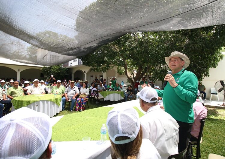 Se compromete “Geño” a impulsar reapertura del Ingenio y modernizar la región cañera