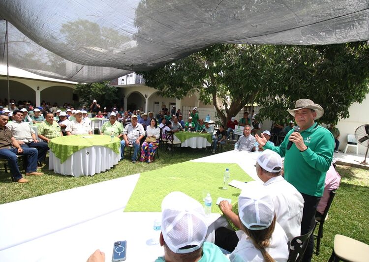 Se compromete “Geño” a impulsar reapertura del Ingenio y modernizar la región cañera