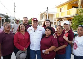 Suma Armando Martínez Manríquez voluntades en el Fracc. Corredor Industrial