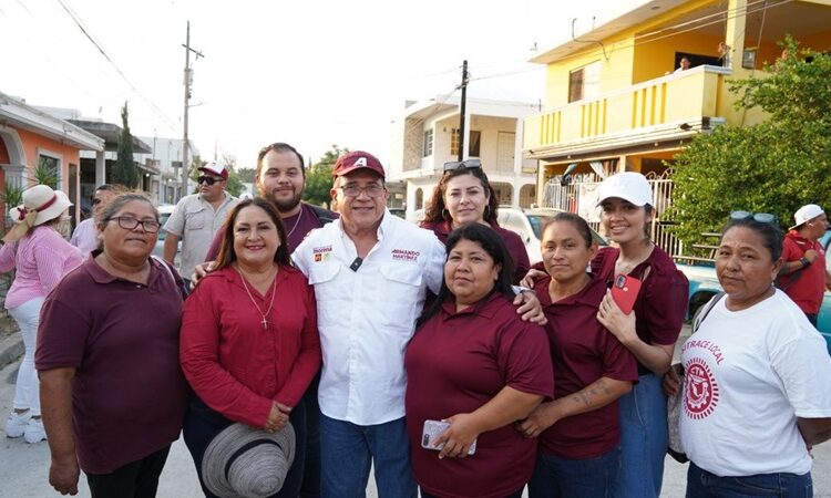 Suma Armando Martínez Manríquez voluntades en el Fracc. Corredor Industrial