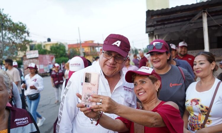 Suma Armando Martínez Manríquez voluntades en el Fracc. Corredor Industrial