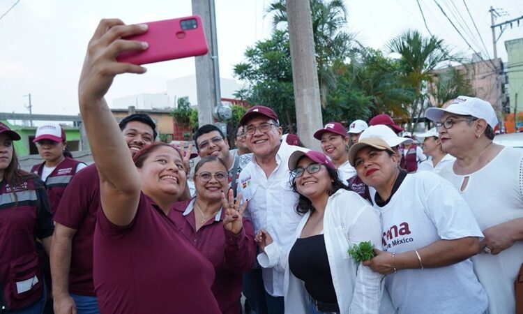 Suma Armando Martínez Manríquez voluntades en el Fracc. Corredor Industrial