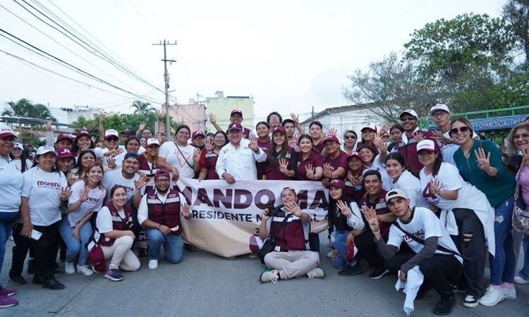 Suma Armando Martínez Manríquez voluntades en el Fracc. Corredor Industrial