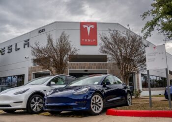 Tesla despedirá a casi 2 mil 700 empleados en planta de Texas