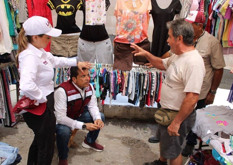 Tianguistas de la Américo se suman a Lalo Gattás