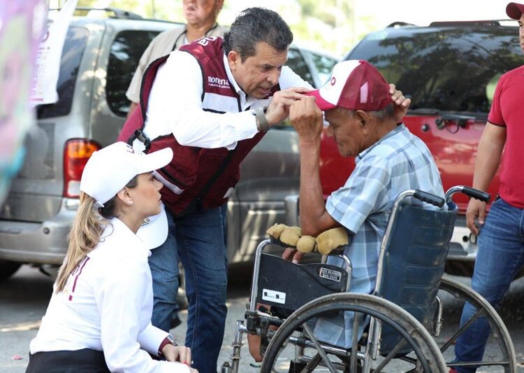 Tianguistas de la Américo se suman a Lalo Gattás