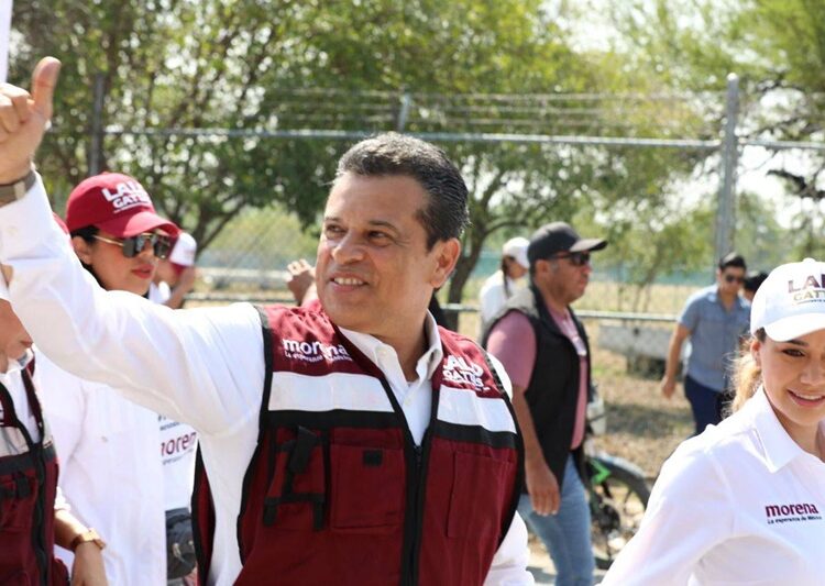 Tianguistas de la Américo se suman a Lalo Gattás