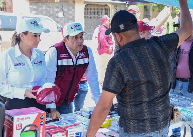 Tianguistas de la Américo se suman a Lalo Gattás
