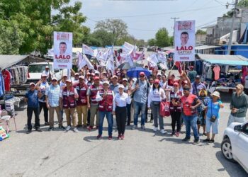 Tianguistas de la Américo se suman a Lalo Gattás