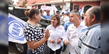 Total apoyo brindan vecinos de la Unidad Modelo a Rosa González y Chucho Nader
