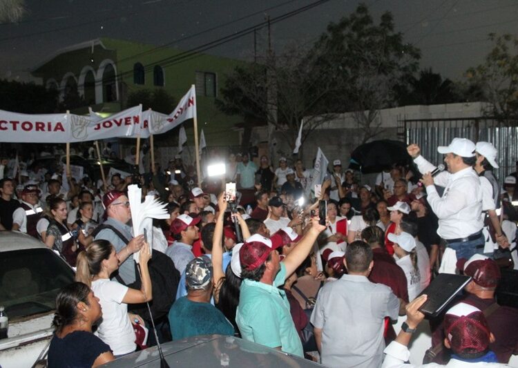 Va Lalo Gattás con paso firme a la reelección