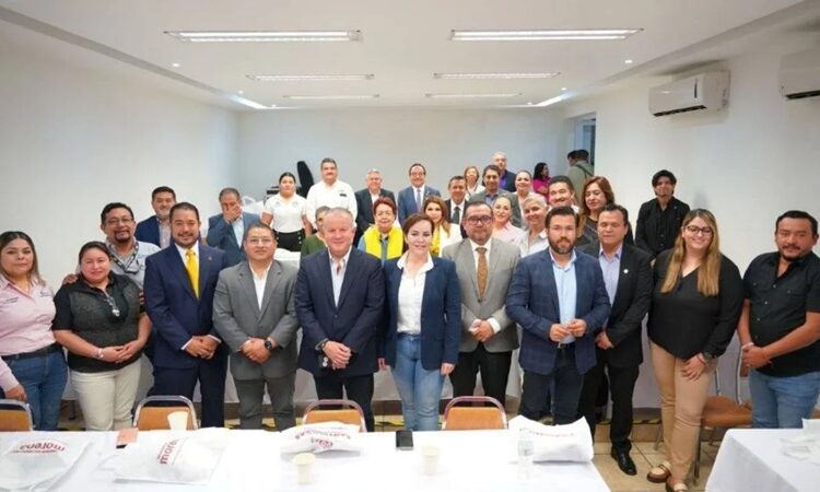 Visita Carmen Lilia Canturosas a miembros de la CANACINTRA en NLD