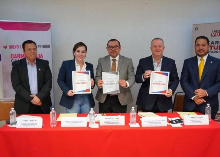 Visita Carmen Lilia Canturosas a miembros de la CANACINTRA en NLD