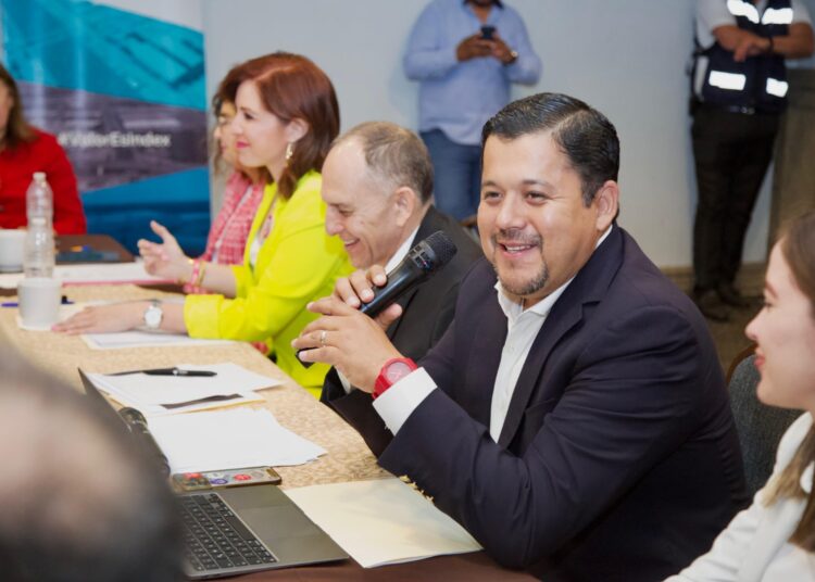 Empresarios de Reynosa y Matamoros con Arturo Núñez Ruiz