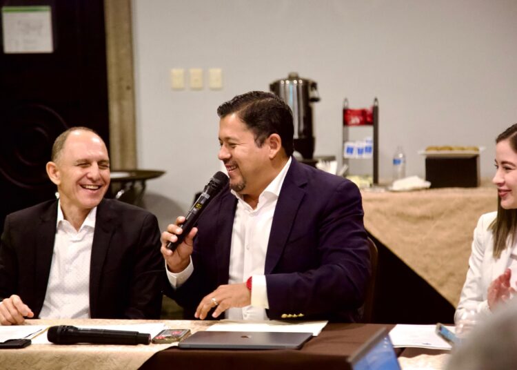 Empresarios de Reynosa y Matamoros con Arturo Núñez Ruiz