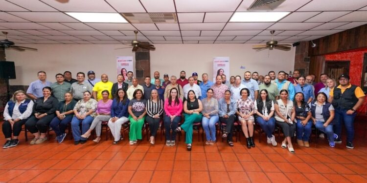 “De corazón, NLD primero para los neolaredenses”: Carmen Lilia