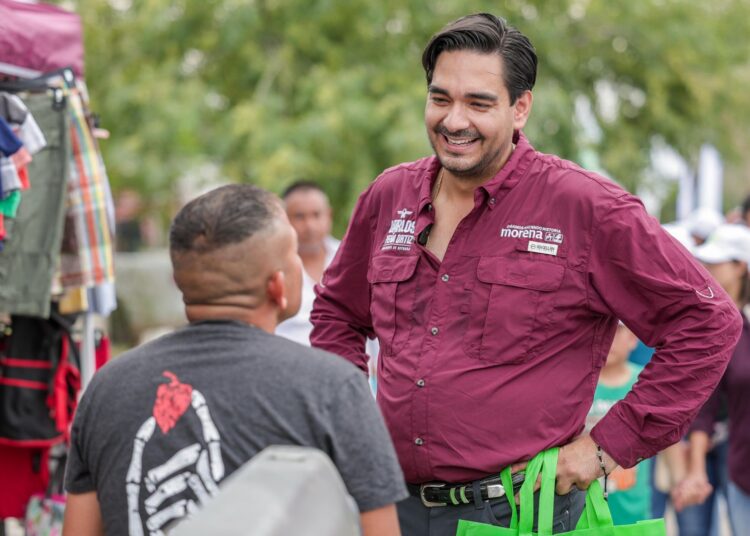 Carlos fortalece vínculos con cientos de reynosenses