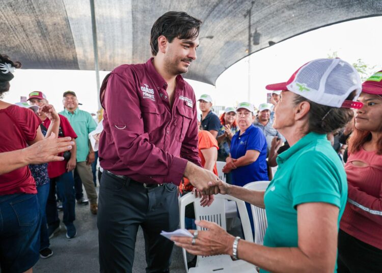 Carlos fortalece vínculos con cientos de reynosenses