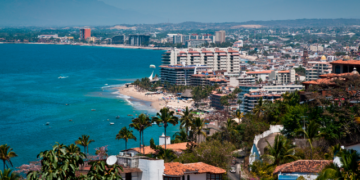 Puerto Vallarta: Un Punto de Encuentro Entre Turismo y Desarrollo Económico
