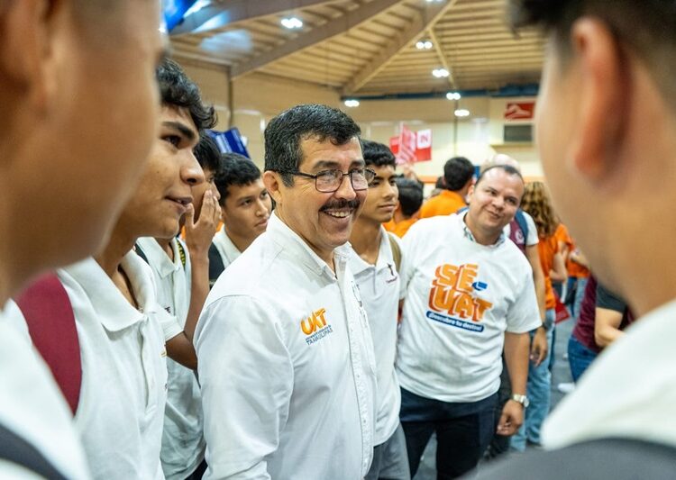 Vive la UAT una fiesta para recibir a estudiantes de bachillerato