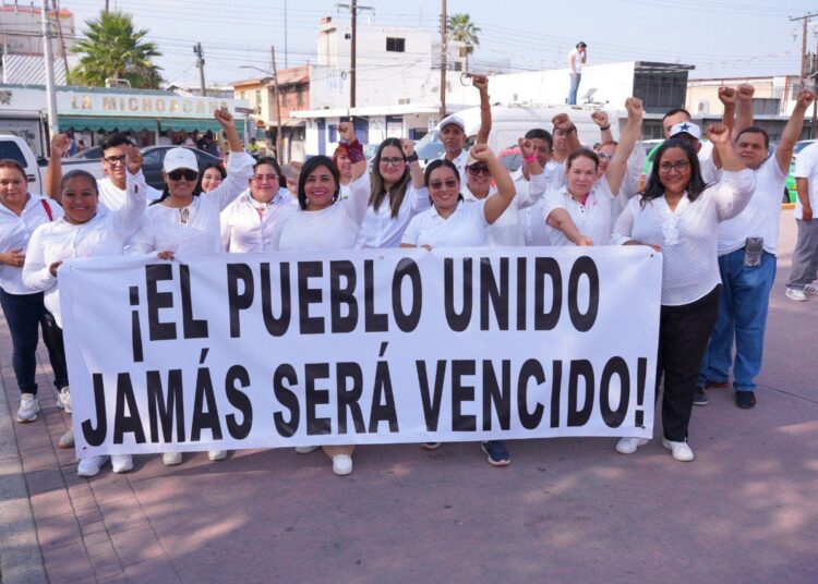 Más de 15 mil neolaredenses marchan por la democracia