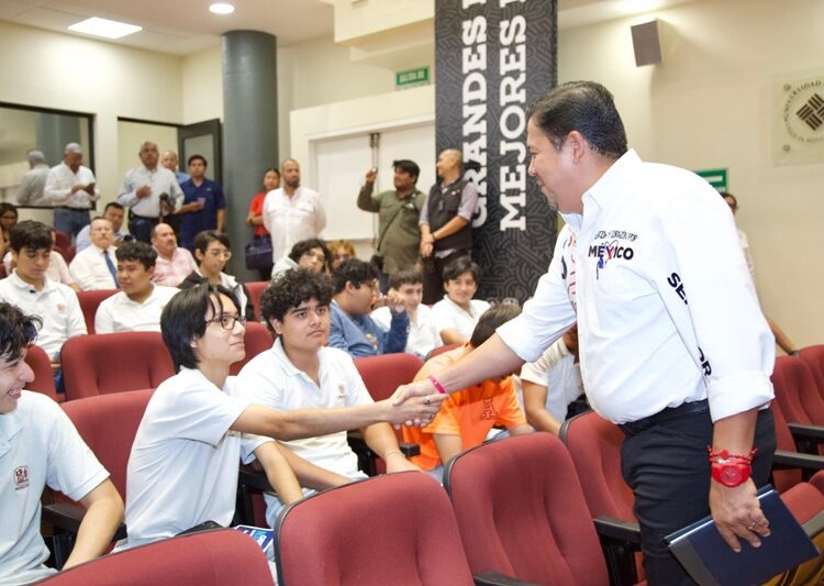 “Apuesto por la educación de los jóvenes”: Arturo