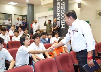 “Apuesto por la educación de los jóvenes”: Arturo