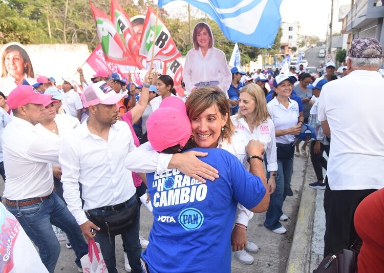Asegura Rosa González que se continuará avanzando en pavimentación de calles