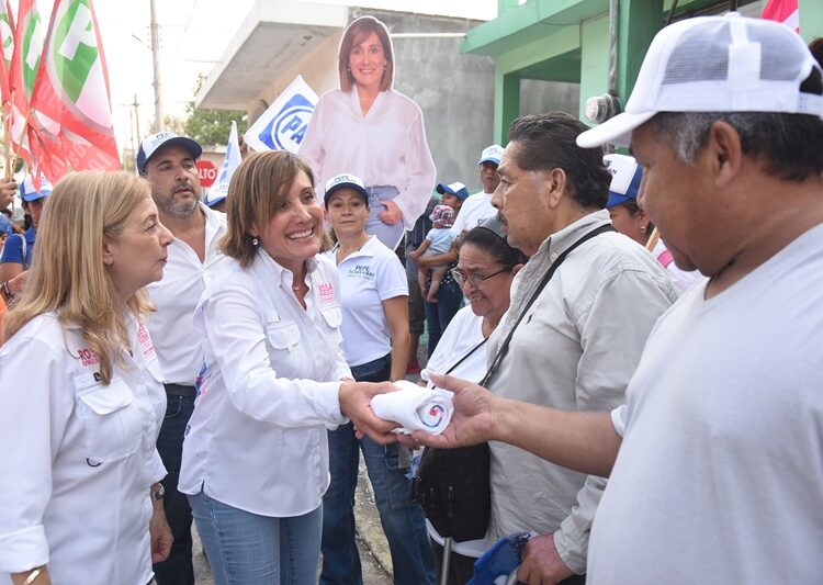 Asegura Rosa González que se continuará avanzando en pavimentación de calles