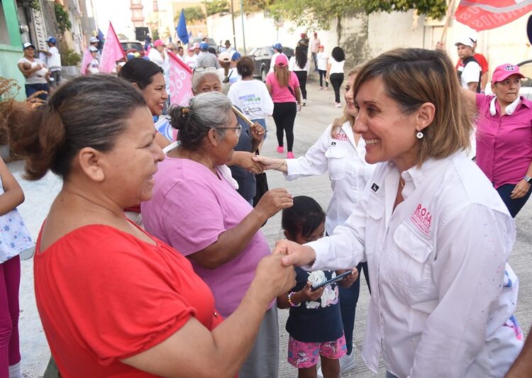 Asegura Rosa González que se continuará avanzando en pavimentación de calles