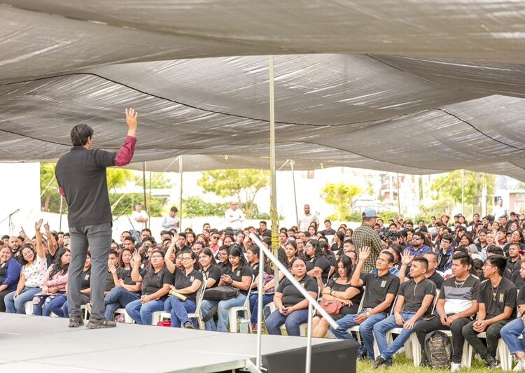 Carlos Peña Ortiz Compromiso con la Juventud Por un Mejor Futuro