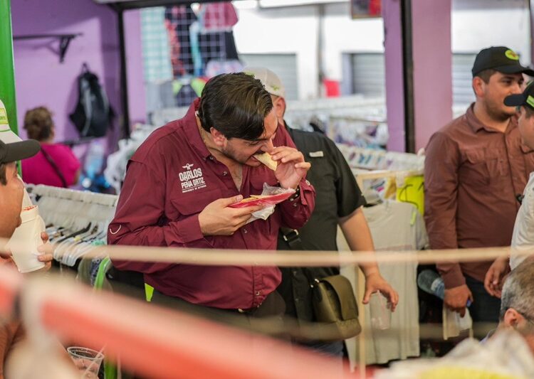 Carlos Peña en su visita al Tianguis Jarachina, refuerza la unión y apoyo a comerciantes