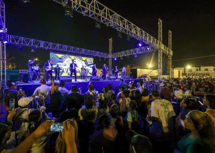 Carlos Peña y Maki Ortiz, Triunfal Cuarto Cierre de Campaña