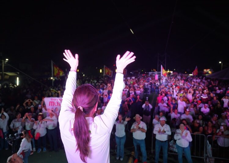 Carmen Lilia Canturosas cierra fuerte en el Distrito 1